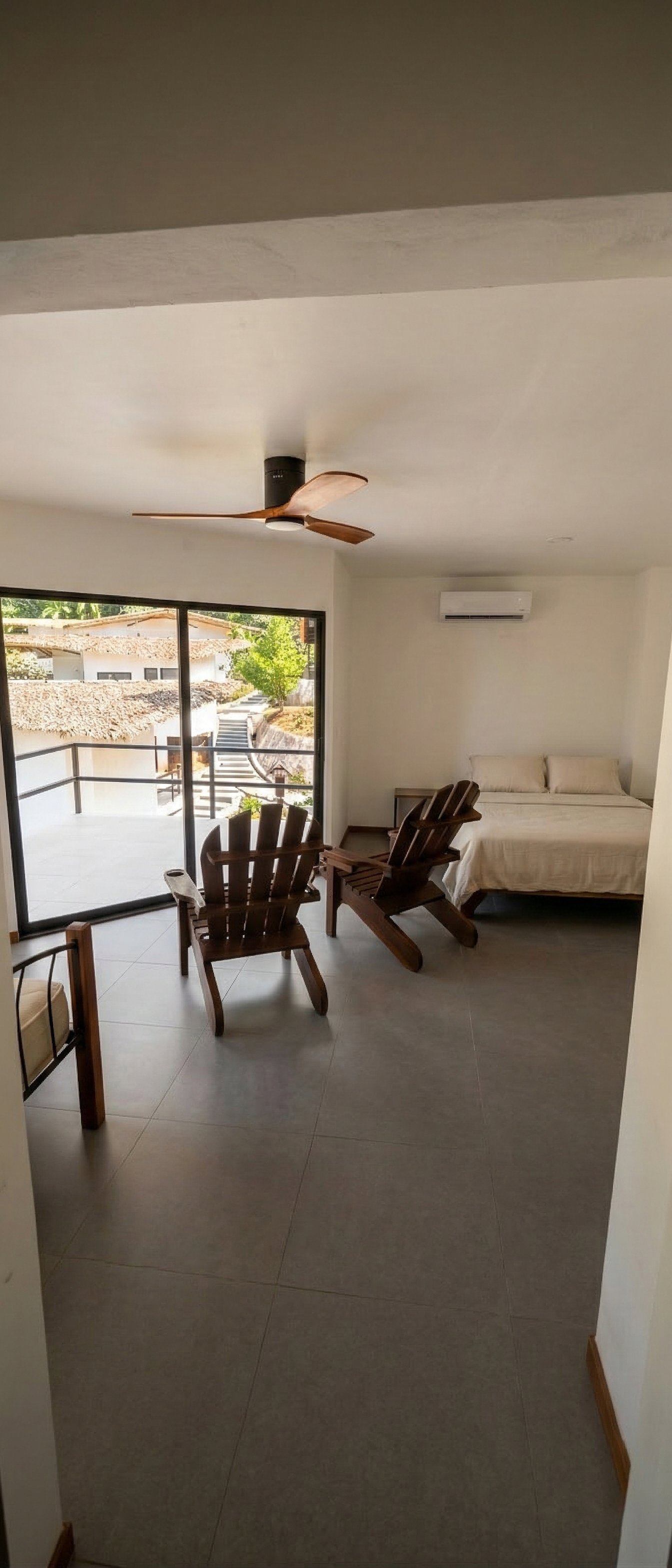 Open-air lounge and common area at Mar y Selva